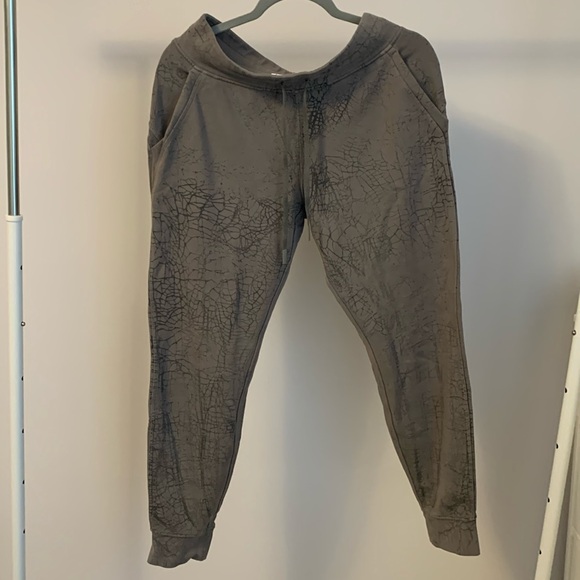 Lululemon Thread Dye Rover Black Warm Down Jogger 7/8 Length - Picture 1 of 9